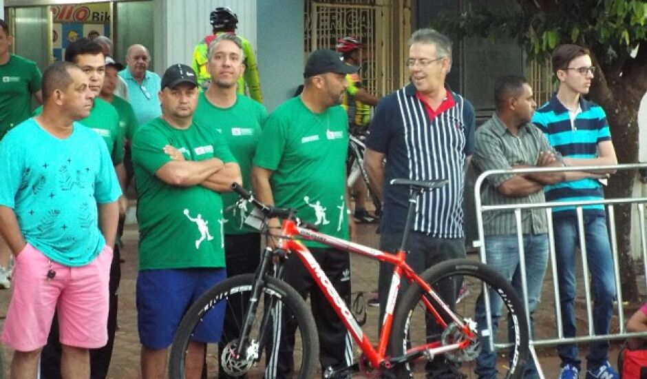 Nunca uma bicicleta significou tanto para um prefeito