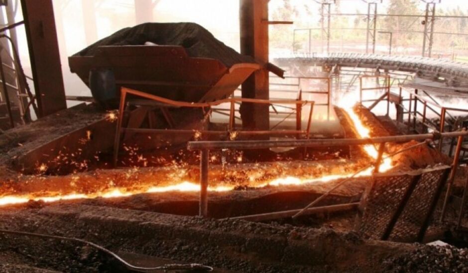 Trabalhador teve 45% do corpo queimado durante combate a incêndio na área de descarga de carvão da empresa