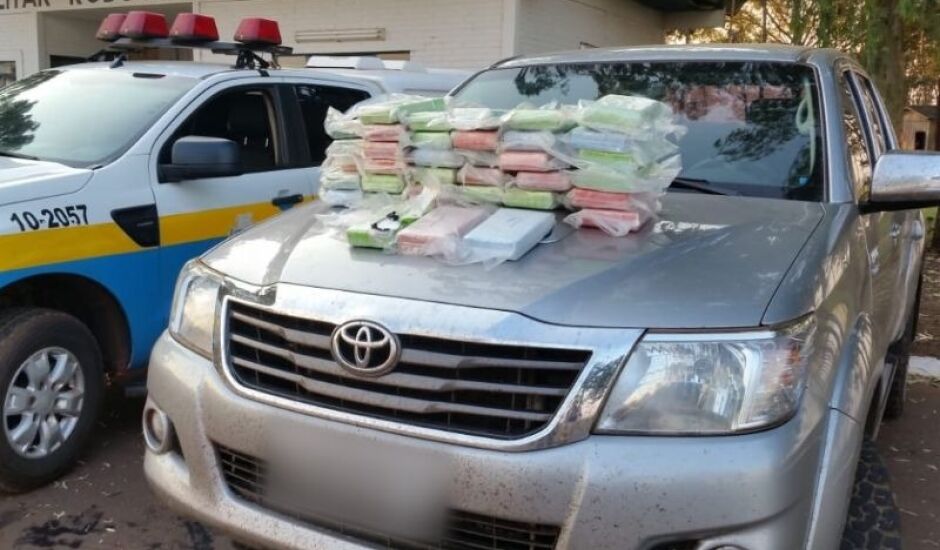 Cocaína estava dividida em 35 tabletes na caminhonete com placas de Campo Grande