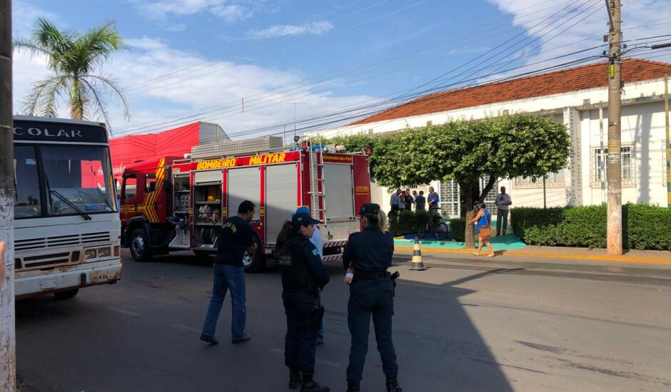 A redação do JPNEWS esteve no local e, segundo informações dos bombeiros, Luceilda ficou encurralada entre os dois veículos