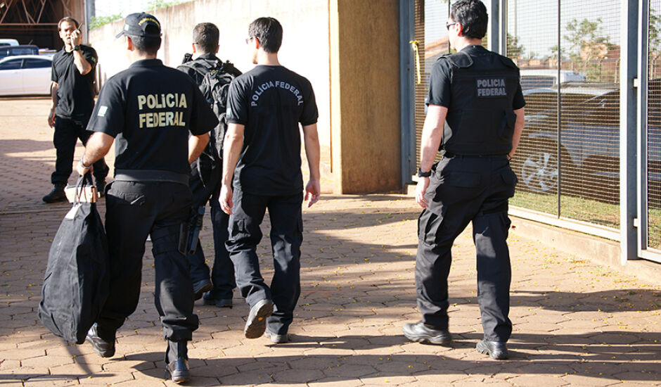 Polícia Federal cumpriu nesta quarta-feira 14 mandados de prisão temporárias e 41 de busca e apreensão