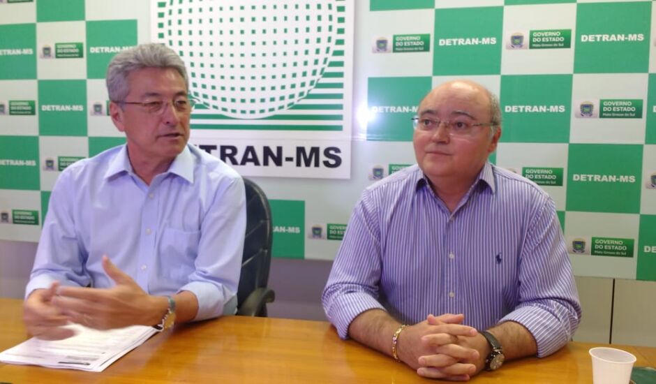 Diretor-presidente do Detrans-MS, Roberto Soler e representante da empresa Esmeralda, William José de Mello, explicaram como novo serviço vai funcionar