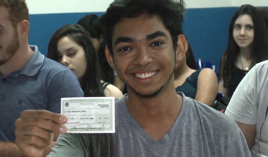 Estudante Leonardo Vinicius Moreira, de 17 anos, faz parte das estatísticas do Tribunal Eleitoral
