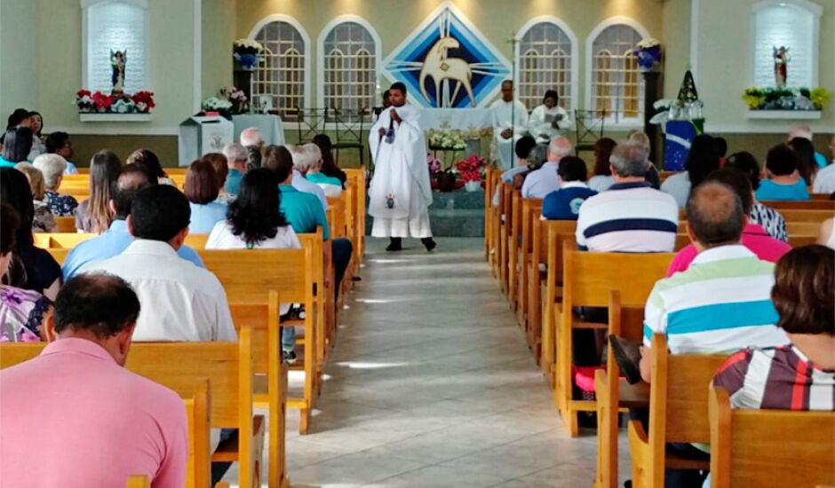 Logo no início da manhã desta sexta, às 6h, foi realizada a “Missa da Aurora”, presidida pelo pároco da Paróquia Nossa Senhora Aparecida, padre Júlio Silva