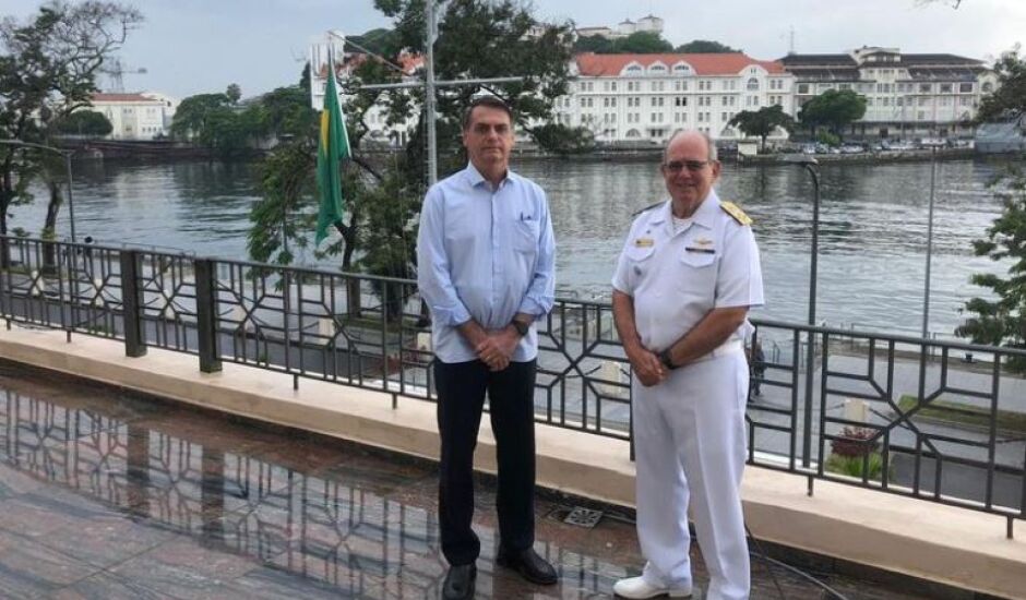 O presidente eleito Jair Bolsonaro e o comandante da Marinha, almirante Eduardo Bacellar