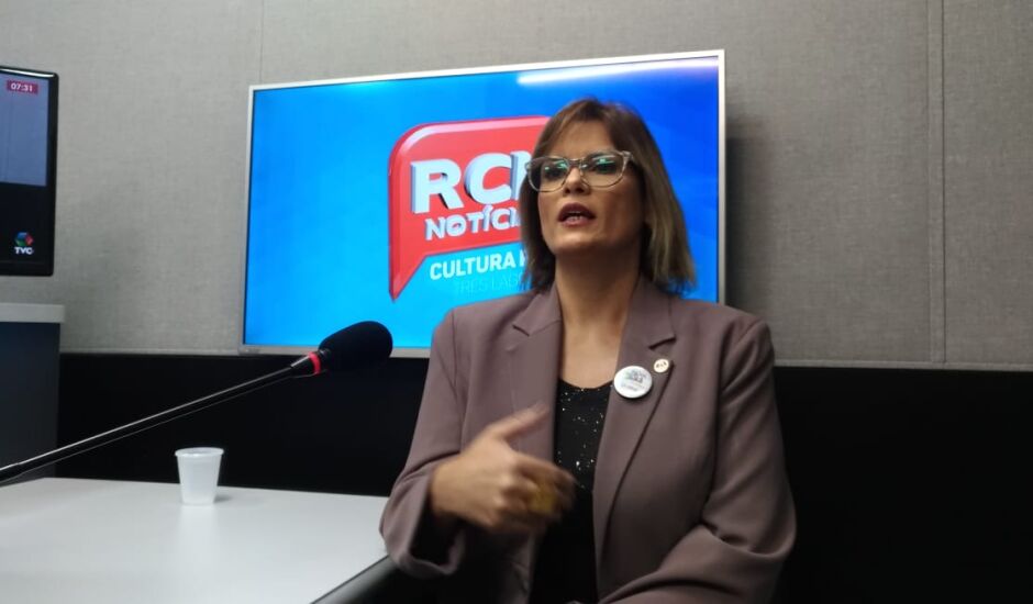 Simone Siqueira deu entrevista ao jornal "RCN Notícias"