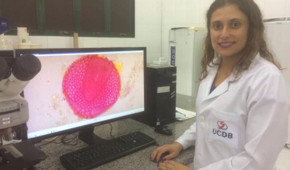 Ariadne Gonçalves trabalha na pesquisa, na UCDB em Campo Grande.