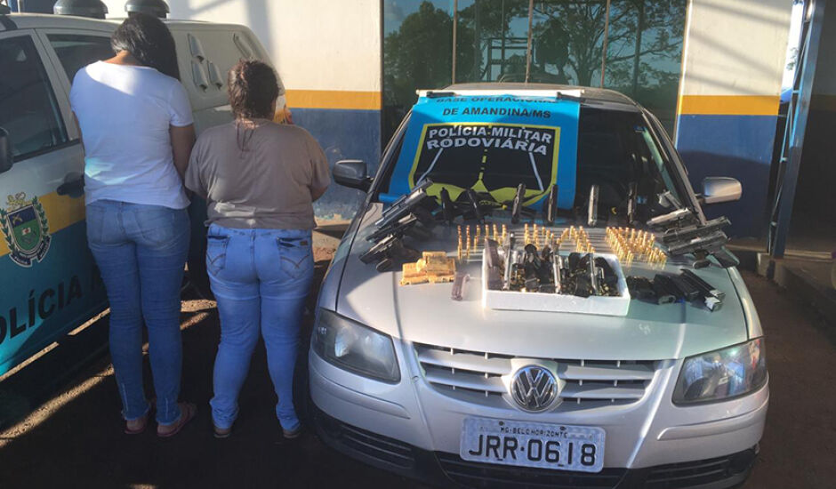 veículo, armamentos, munições e as mulheres foram encaminhadas a Delegacia da Policia Federal de Dourados