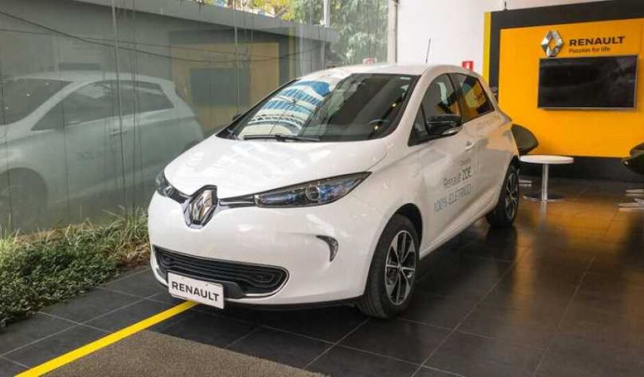 O Zoe, elétrico da Renault, tem consumo energético equivalente 32,2 km/litro com gasolina e 26,7 km/litro de etanol