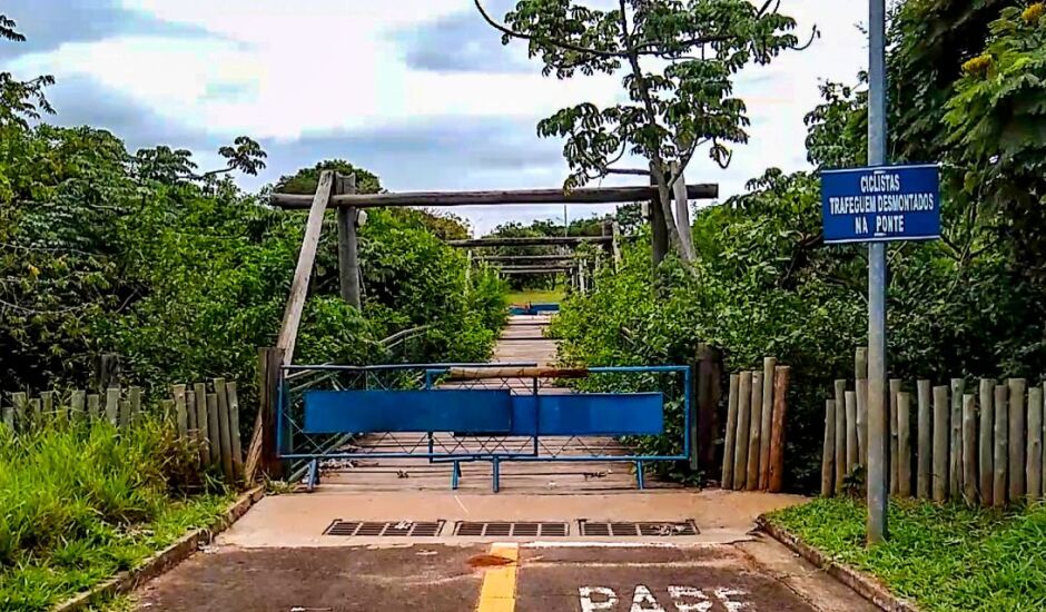 Ponte do Sóter está interditada há anos