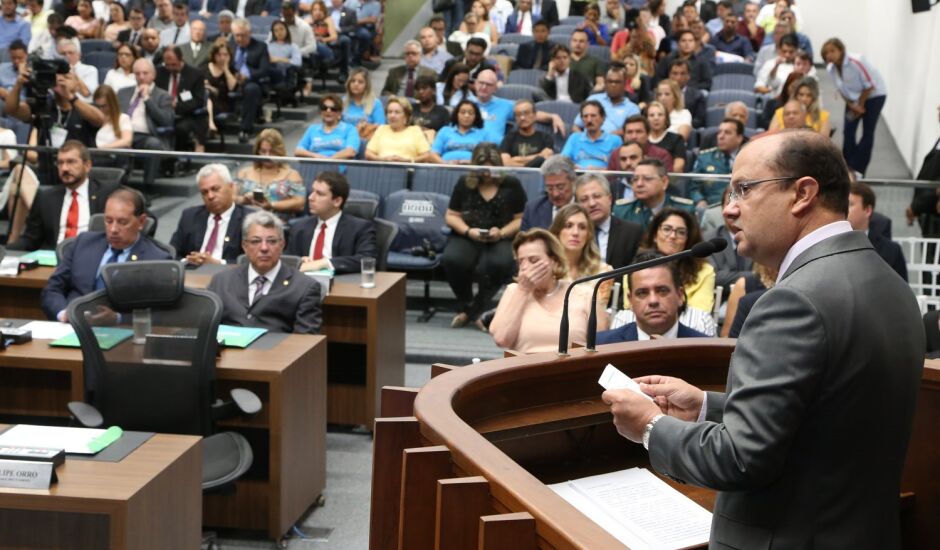 Deputado Barbosinha durante discurso na abertura da 11ª Legislatura