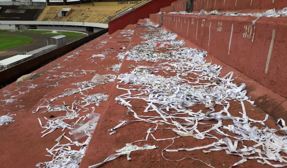 Arquibancada coberta do Estádio Morenão após partida realizada no local