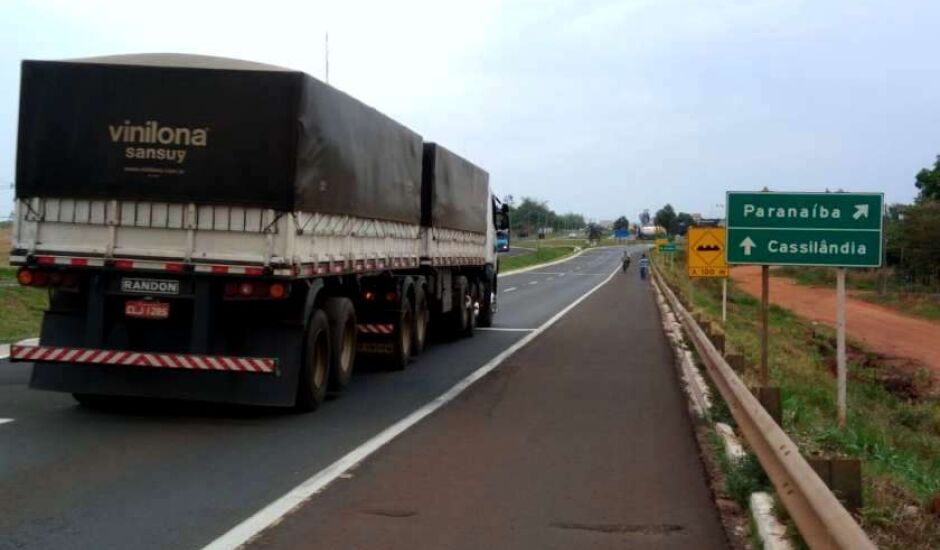 Trecho de rodovia conhecido por acidentes também registra vítima de roubo
