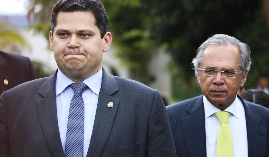 O presidente do Senado, Davi Alcolumbre, e o ministro da Economia, Paulo Guedes