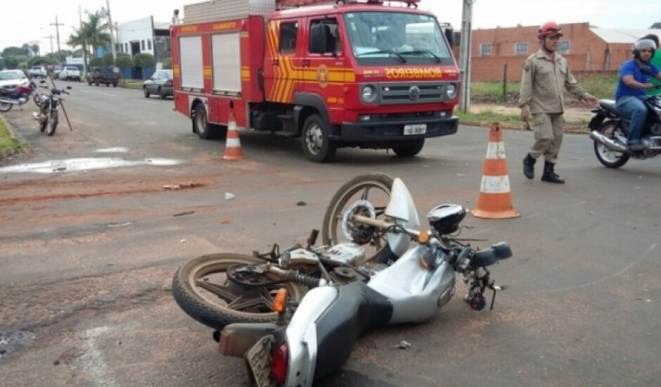 Moto envolvida em acidente em cruzamento de Três Lagoas