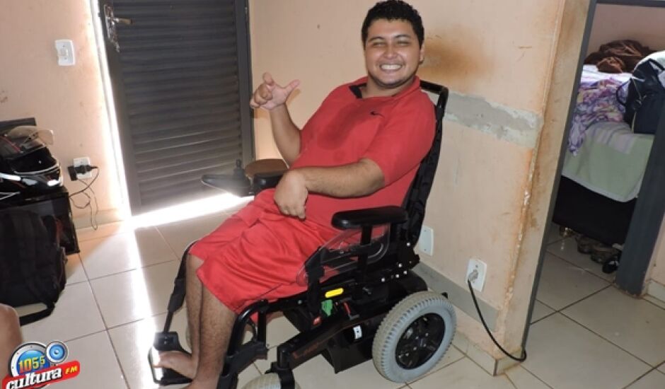 Rafael na cadeira de rodas elétrica