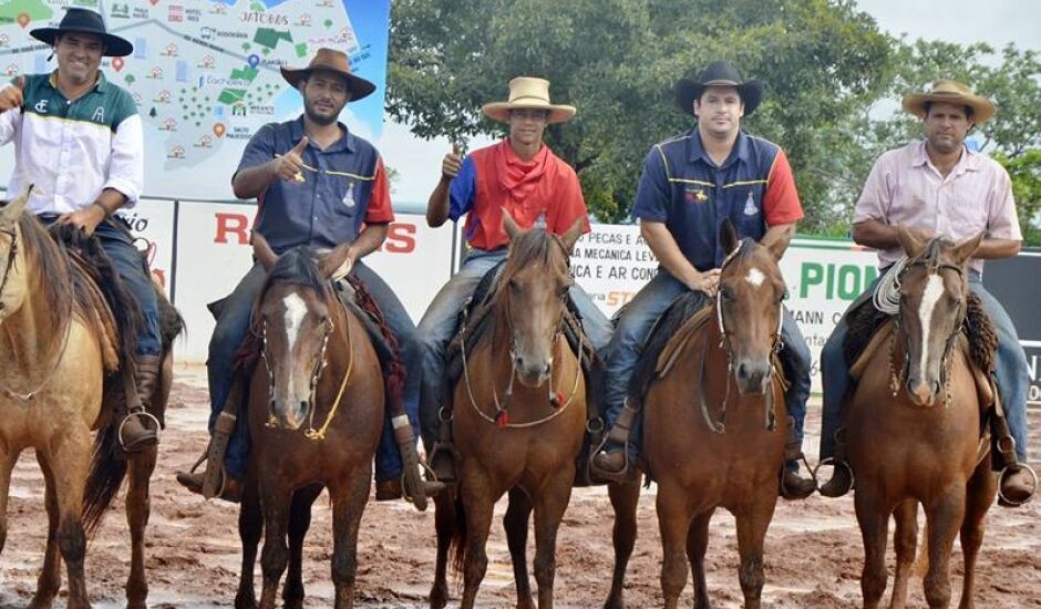 A equipe da Fazenda Mata Fria, localizada em Paranaíba, percorre diversas competições pelo Brasil