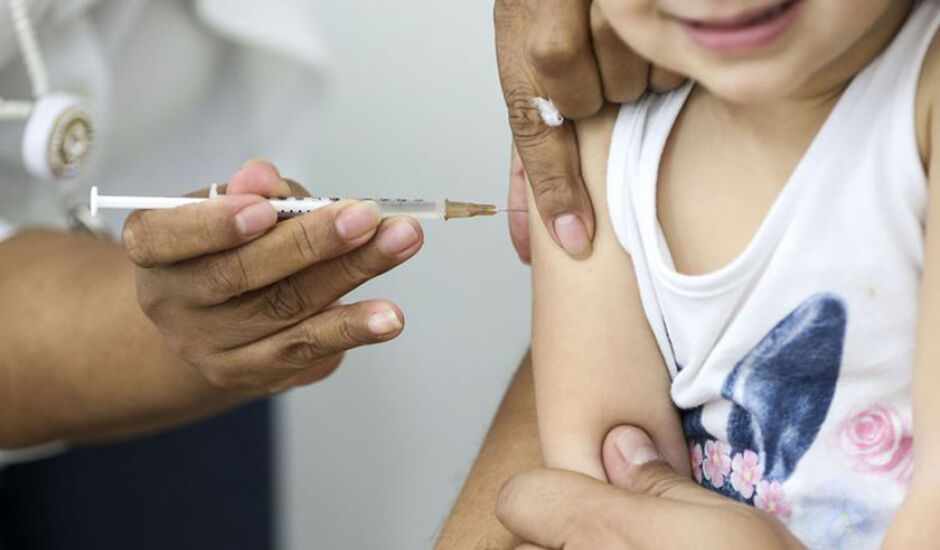 Organização pede que os países garantam que todas as crianças sejam vacinadas