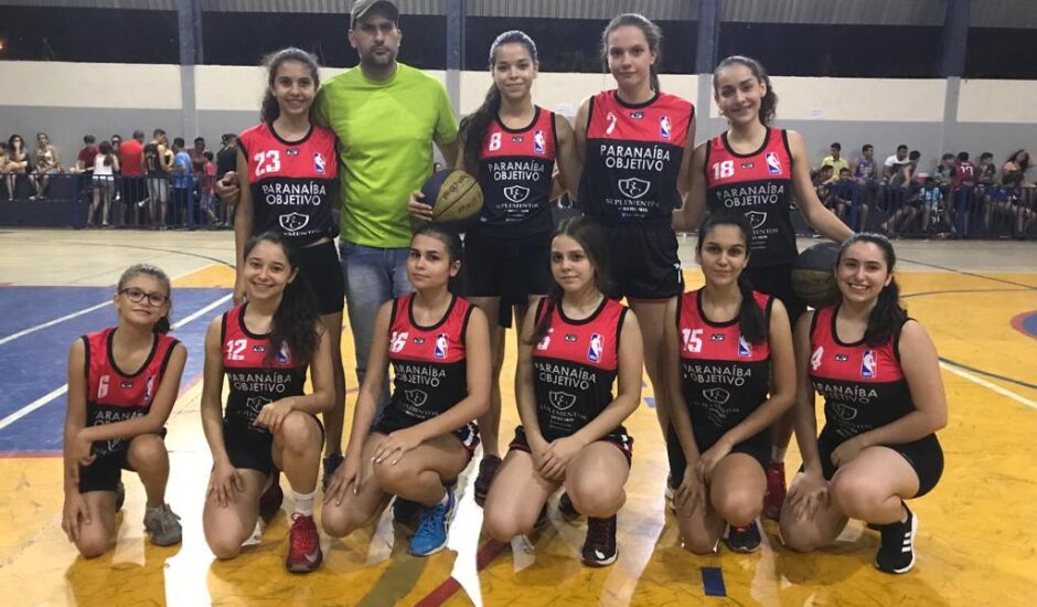 Equipe de basquete do município é destaque em competições regionais