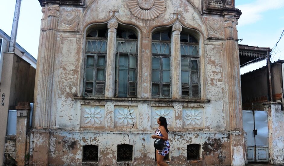 Imóvel que abrigou antigo Consulado Português, em 1914, fica na rua Paranaíba, no centro da cidade.