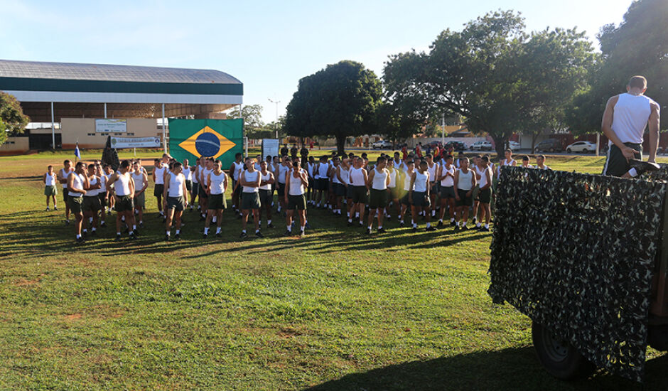 Exército realizando treinamento físico no entorno da Lagoa Maior