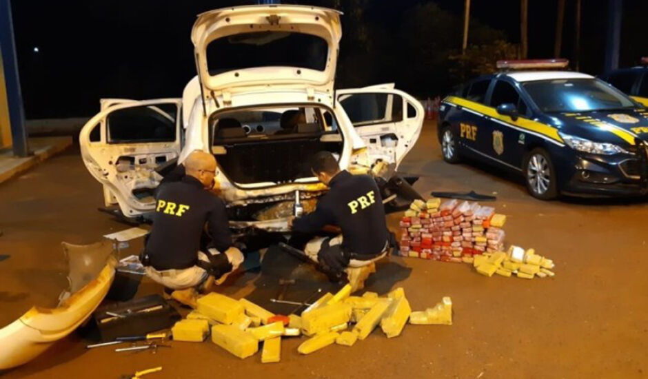 Policiais encontraram no veículo onde encontraram 153 kg de maconha