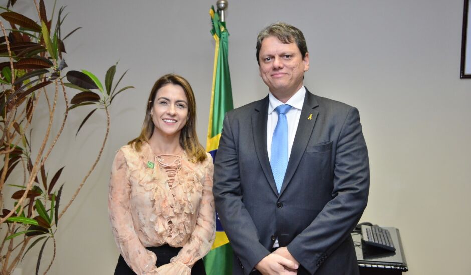 Senadora Soraya Thronicke em reunião com o ministro da Infraestrutura, Tarcísio de Freitas
