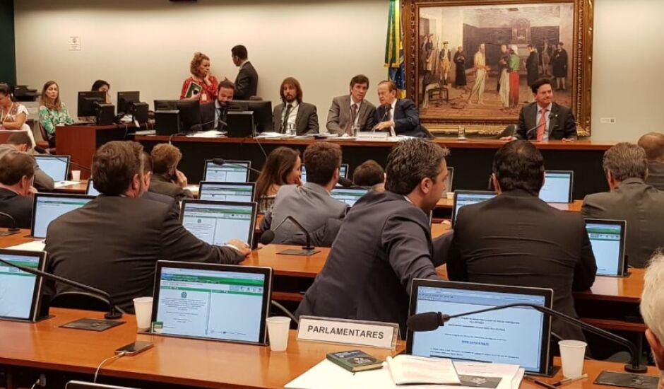 Relator da reforma na comissão especial da Câmara, deputado Samuel Moreira (PSDB-SP), afirmou que elaboração do relatório “está andando bem, mas não há nada conclusivo”