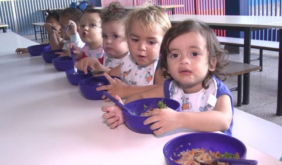 Crianças de creche têm até quatro refeições por dia