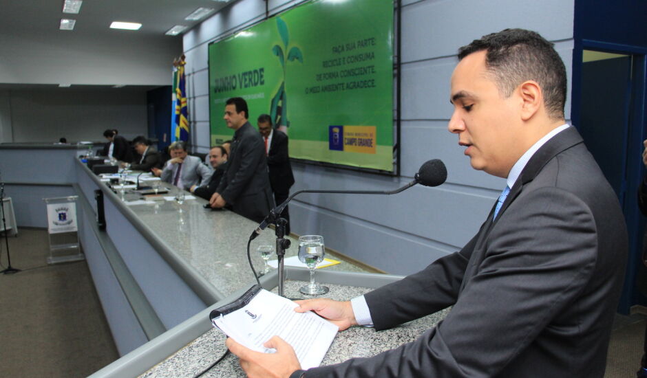 Relator Odilon de Oliveira (PDT) foi elogiado pelos colegas pelo texto final apresentado nesta manhã