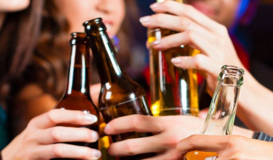 O uso abusivo de bebida alcoólica aumentou no país, chegando atingir 17,9%.