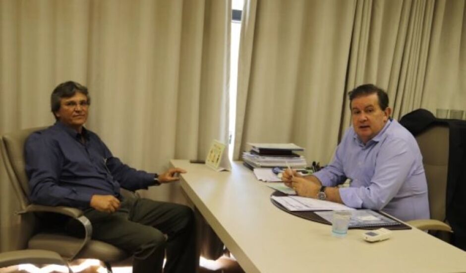 Deputado Eduardo Rocha, em reunião com Antônio de Pádua, prefeito de Brasilândia.