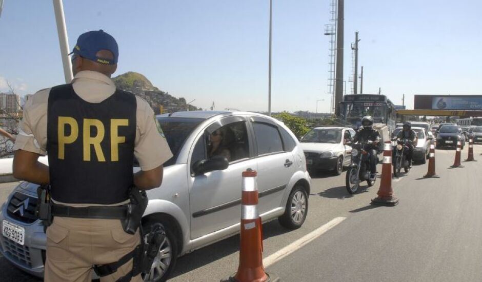 Motorista informou aos policiais que trazia a droga de SP e receberia R$5 mil