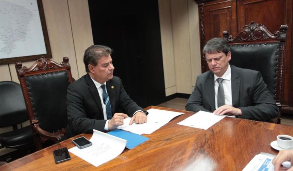 O senador Nelsinho Trad (PSD/MS) se reuniu com o ministro da Infraestrutura, Tarcisio Gomes de Freitas