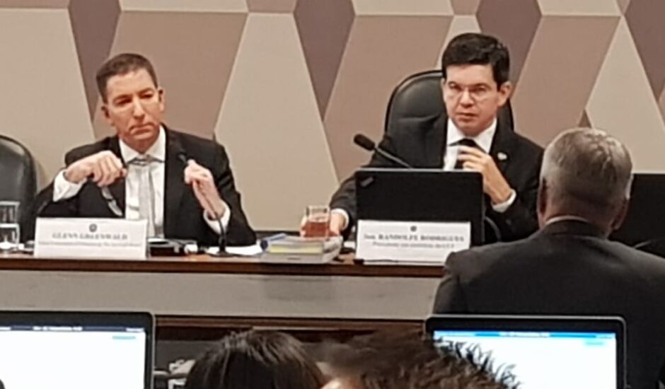 Glenn Greenwald, do site The Intercept Brasil, classificou como atentado à liberdade de imprensa as notícias de que Sergio Moro estaria investigando a sua vida e de outros profissionais do site