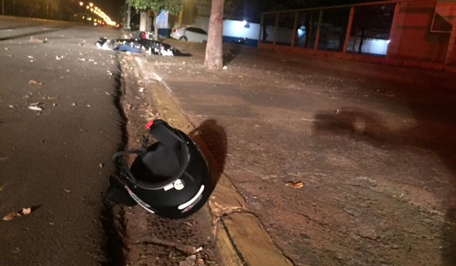 Capacete de Ana Flávia caiu a cerca de 15 metros do local do acidente
