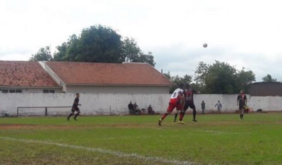 O jogo citado pelo jornal foi disputado em um campo de futebol do bairro Nossa Senhora Aparecida, dia 15 de junho