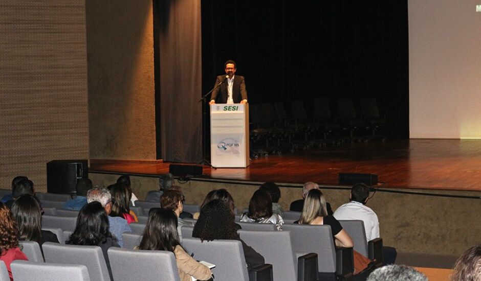 Jorge Roldão ministrou palestra para empresários locais no auditório da Escola do Sesi