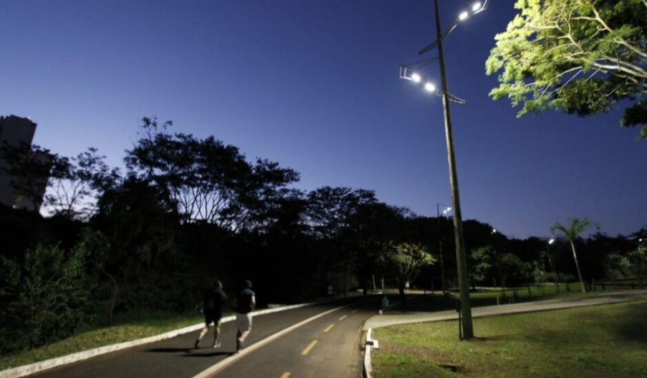 Nova iluminação também vai garantir maior segurança para a população que frequenta o parque à noite