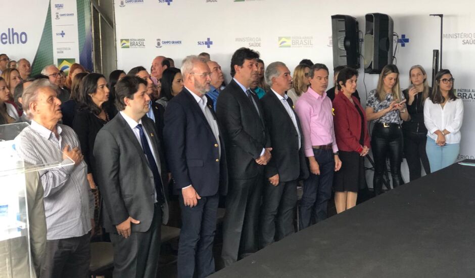 Governador Reinaldo Azambuja Prefeito Marquinhos Trad além dos secretários de saúde estiveram na cerimônia de lançamento do programa