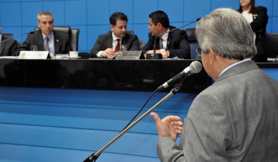 Onevan de Matos questionou presidente da Mesa, Paulo Corrêa, sobre a decisão de mudar forma de votação