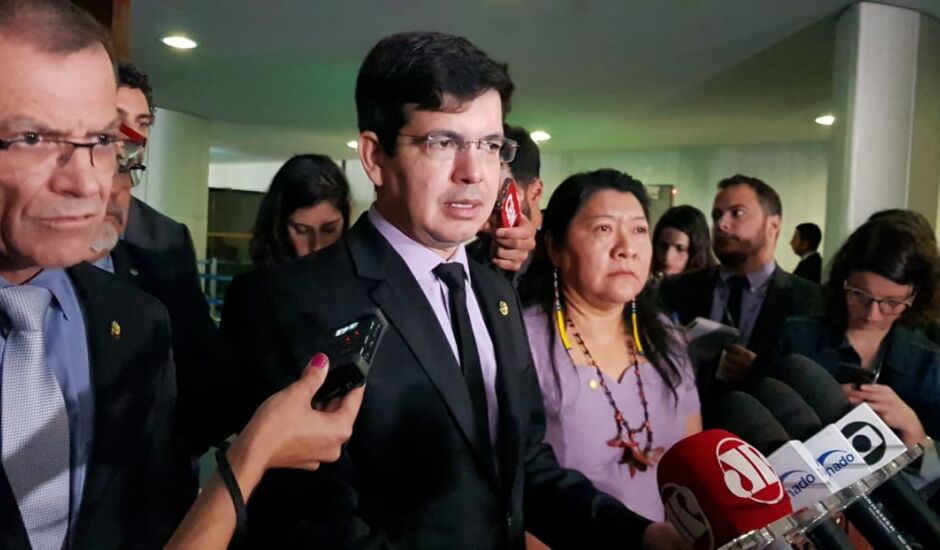 Senadores vão ao STF pedir impeachment de Ricardo Salles