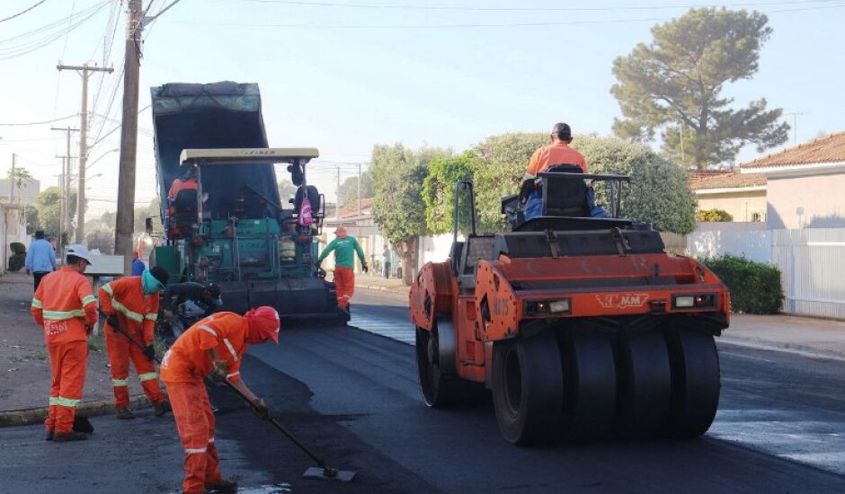 Prefeitura contrata serviços para execução de obras em várias ruas e avenidas