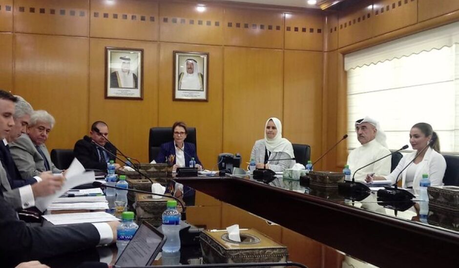 Ministra Tereza Cristina e autoridades do Kuwait durante reunião, na tarde da última quarta-feira (18).