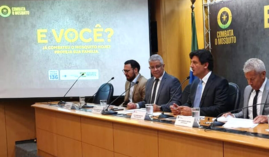 Luiz Henrique Mandetta (ao centro), no lançamento da campanha