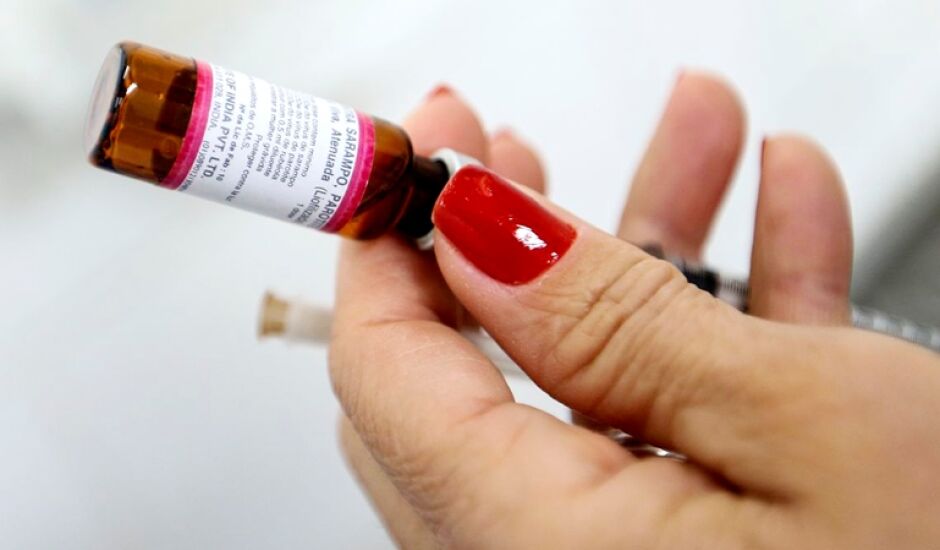 Vacina da tríplice viral está disponível na rede pública