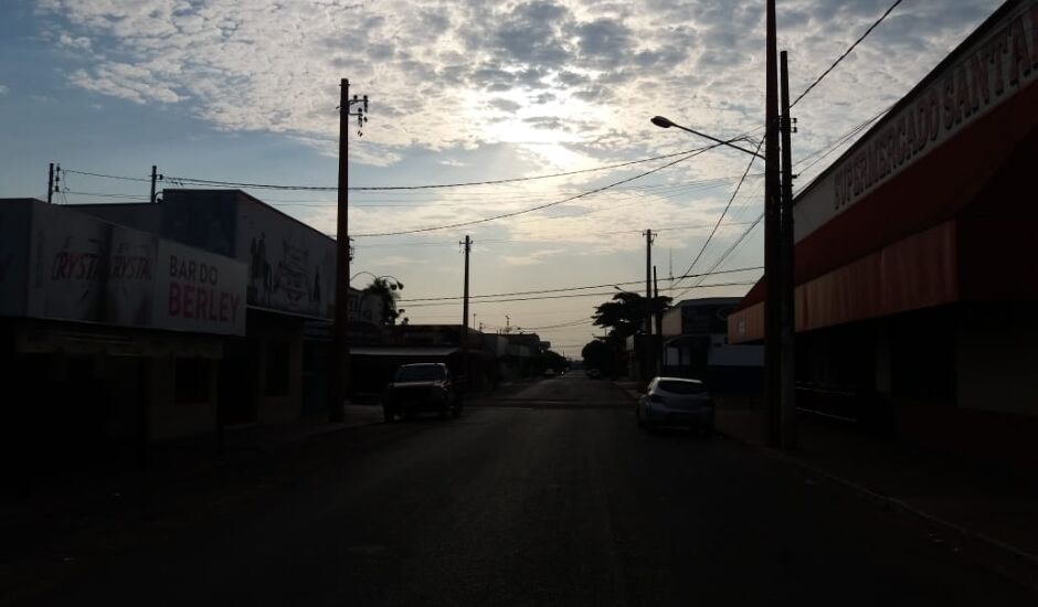 A quinta-feira (17) em Paranaíba é de sol e aumento de nuvens, e não deve chover