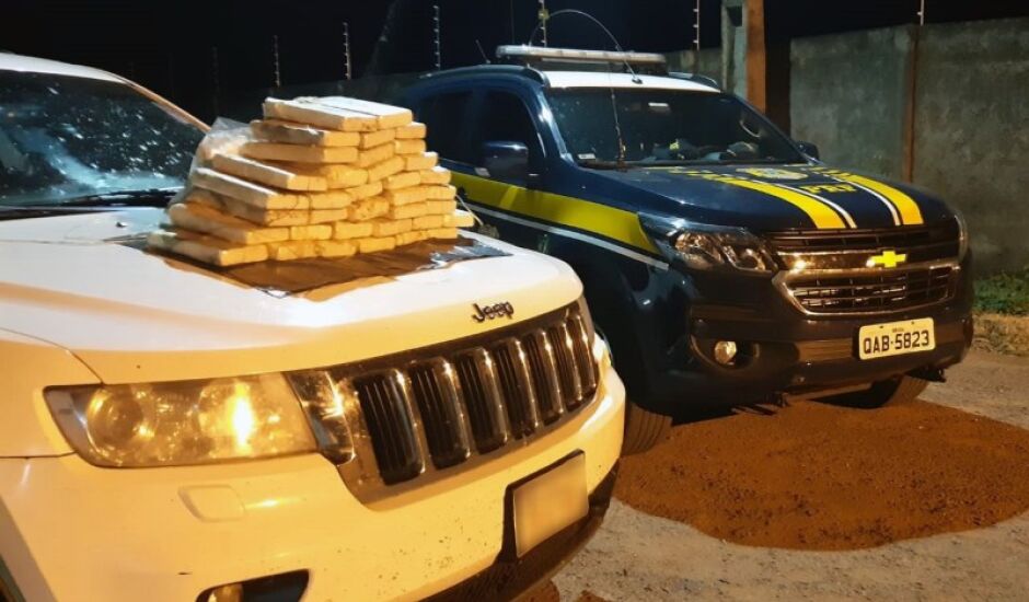 A droga estava escondida dentro do veículo, que era conduzidos por um casal paraguaio