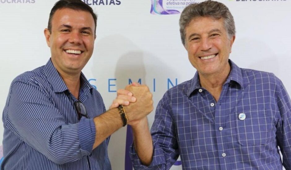 Vereador Ailson Freitas "Binga" (PDT) posa para foto com vice-governandor de Mato Grosso do Sul, presidente do DEM MS, Murilo Zauith