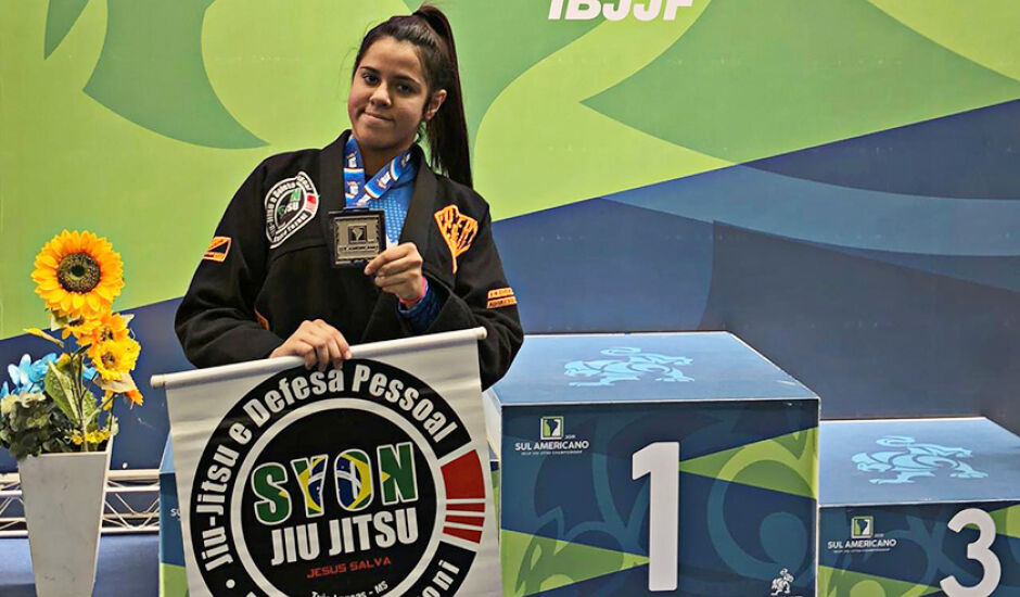 Atleta da equipe Syon Jiu-Jitsu, Julia Tozoni, conquistou uma medalha de prata